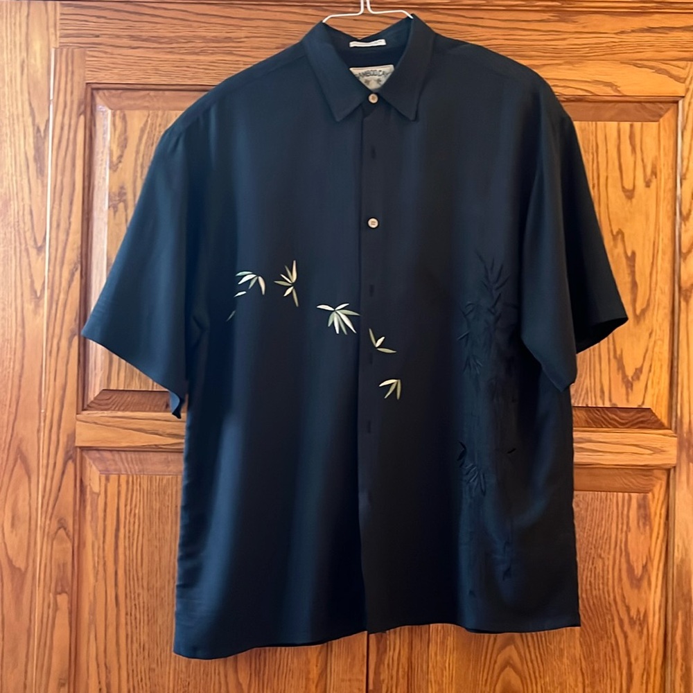 Bamboo Cay men’s shirt w/subtle island theme.